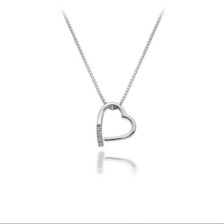HD Romantic Pendant close up